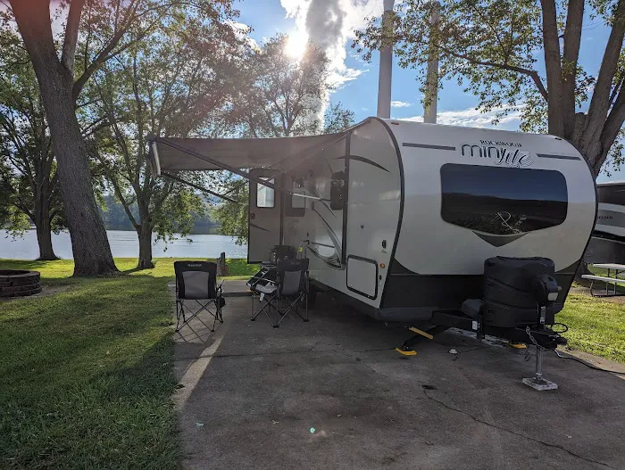 Lock 24 RV Park and Campground Picture 10