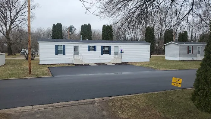 Oak Manor Manufactured Home Community Picture 1