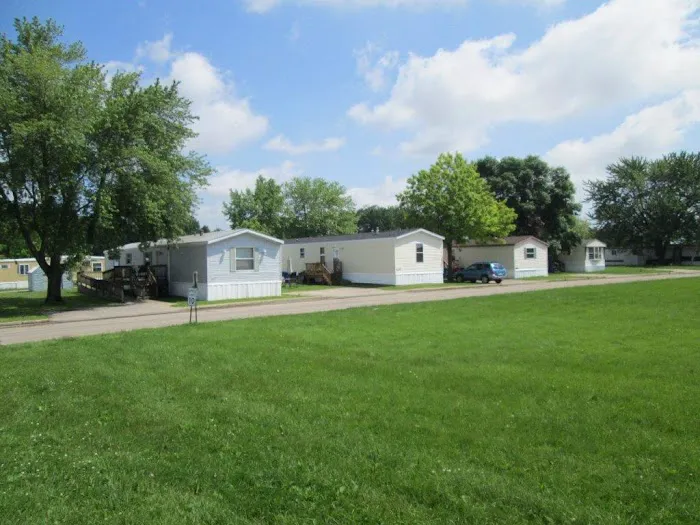 Edison Estates Mobile Home Park Picture 7