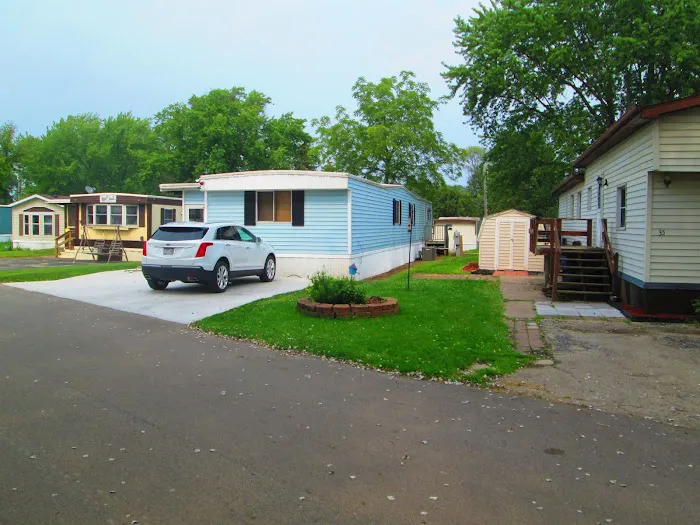 Lakeview Mobile Home Park Picture 2