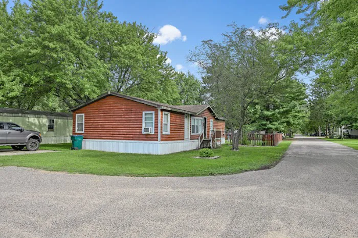 Plover Pine Village Mobile Home Community Picture 4