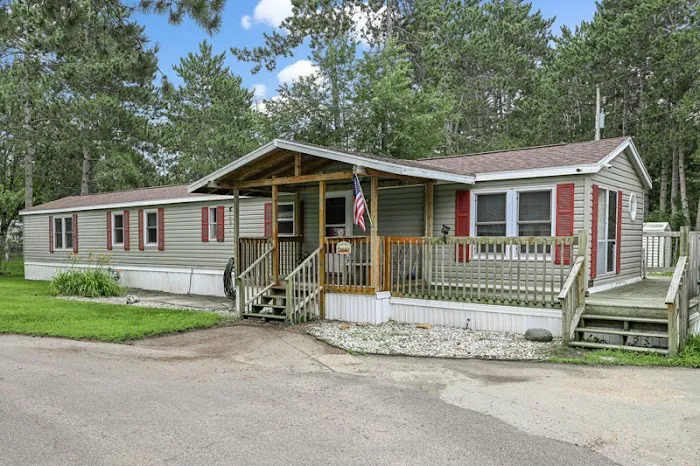 Plover Pine Village Mobile Home Community Picture 9