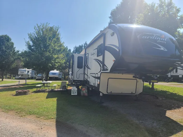 Pioneer Village RV Park Picture 5