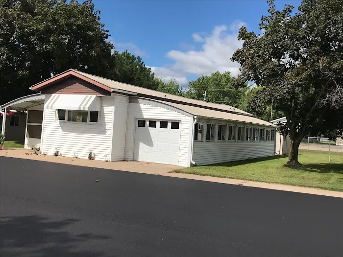 Crimson Leaf Mobile Home Park Picture 4