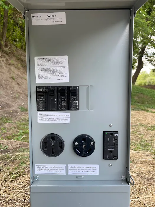 Hilltop Sunrise - Single RV Site with Electric, Water, and Sewer hookups Picture 7