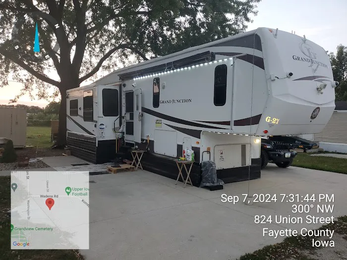 Scenic Bluffs Mobile Home & RV Park Picture 4