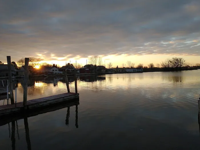 Scenic River Stop-N-Dock RV Park & Marina Picture 8