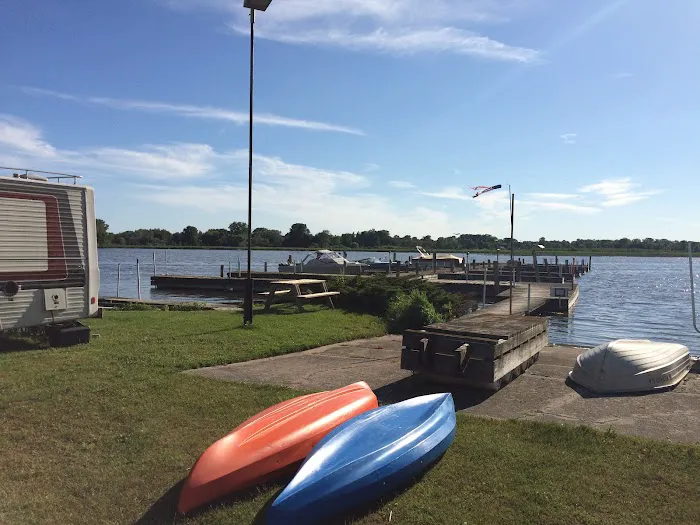 Scenic River Stop-N-Dock RV Park & Marina Picture 5