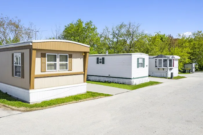 Lake Bluff Manufactured Home Community Picture 3
