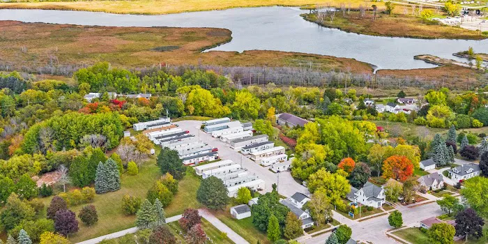 Lake Bluff Manufactured Home Community Picture 1