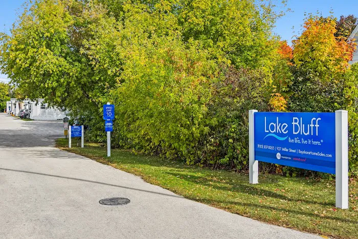 Lake Bluff Manufactured Home Community Picture 2
