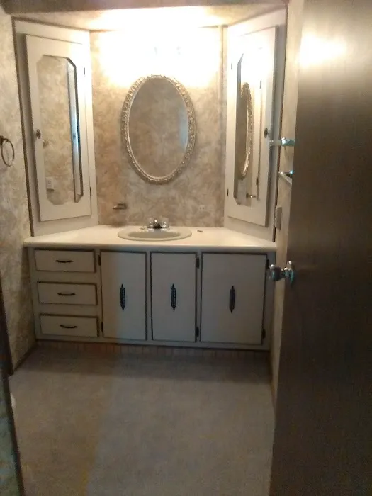 Paradise Valley Mobile Home Park Picture 7
