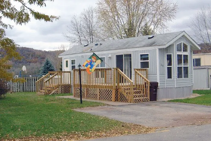 Lake Village Manufactured Home Community Picture 7