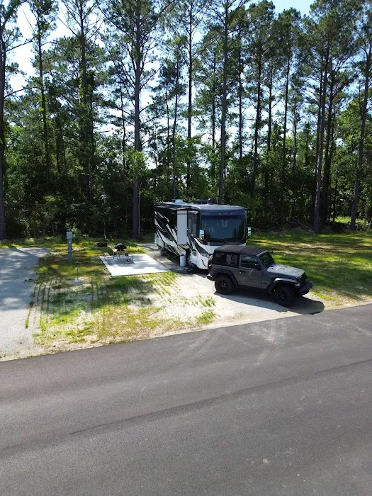 The Lakes RV & Cabin Resort Picture 6