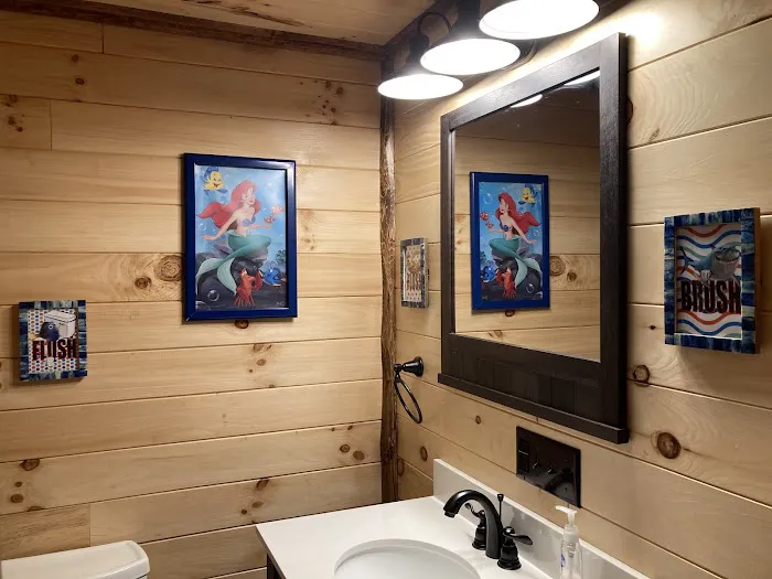Rustic Knolls Campsites and Cabins Picture 3