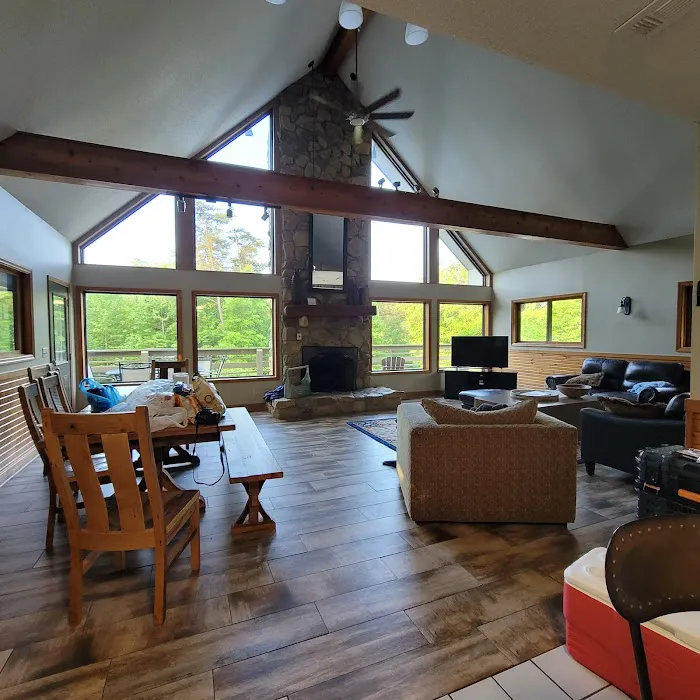 Hocking Hills Fireside Lodge Picture 1