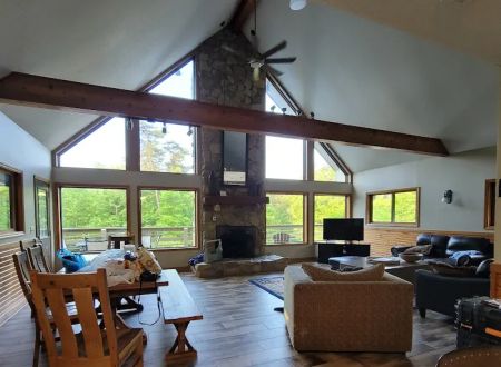Hocking Hills Fireside Lodge