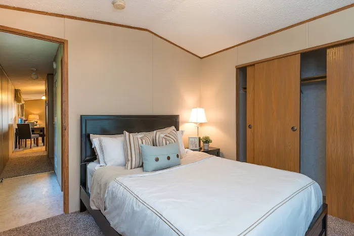 Queen Anne Courts Picture 1