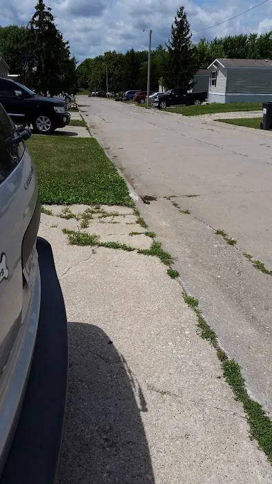Rolling Hills Mobile Home Park Picture 2