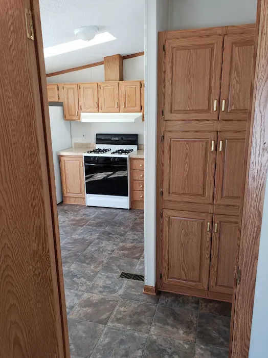 Woodlund Mobile Home Park Picture 9