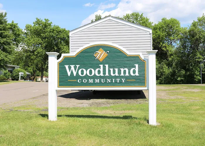 Woodlund Mobile Home Park Picture 3