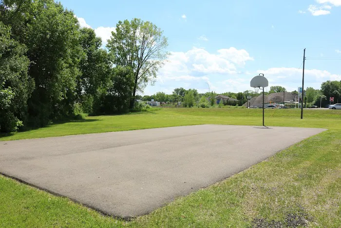 Woodlund Mobile Home Park Picture 5