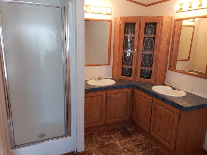 Woodlund Mobile Home Park Picture 8