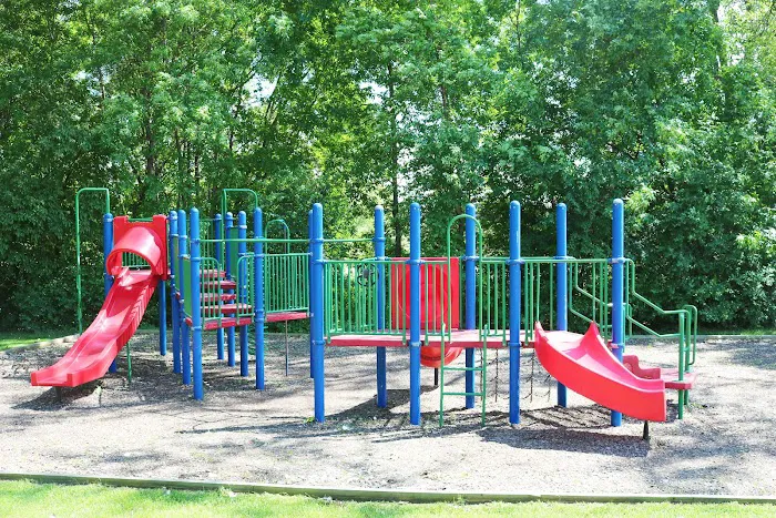 Woodlund Mobile Home Park Picture 4