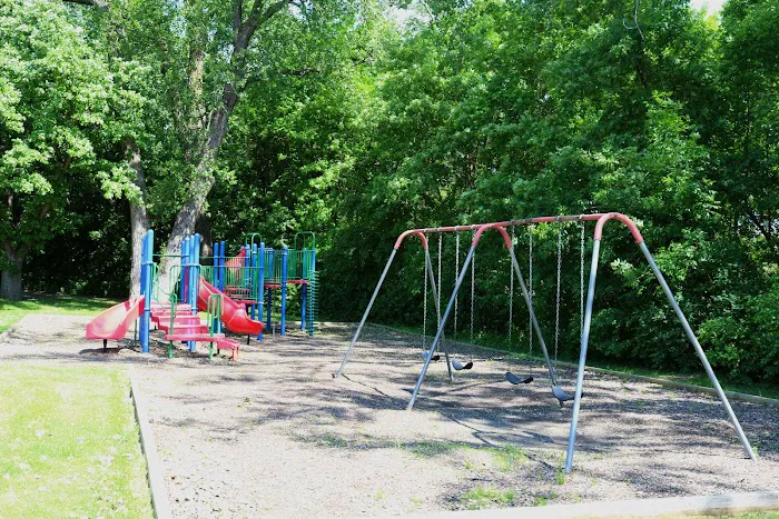 Woodlund Mobile Home Park Picture 7