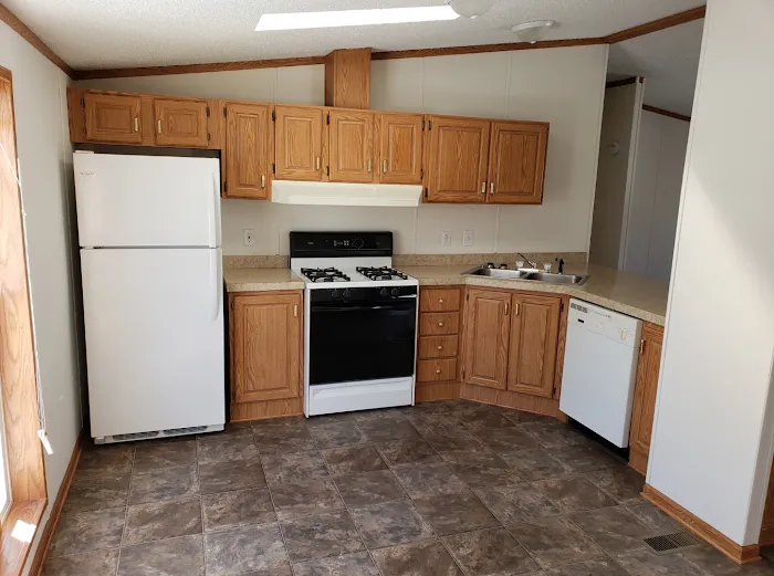 Woodlund Mobile Home Park Picture 10