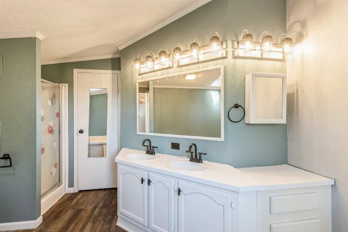 Val-Vista Estates Picture 9