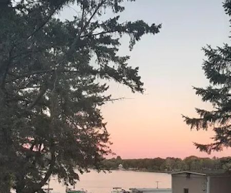 Hillcrest Park & Marina