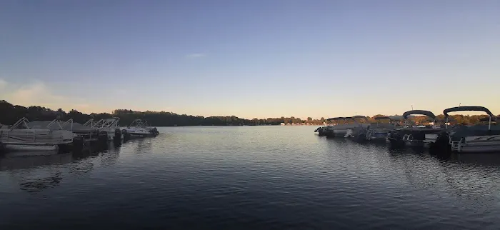 Hillcrest Park & Marina Picture 2