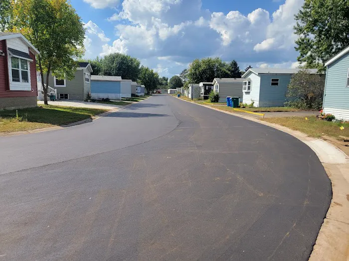 Isanti Estates Mobile Home Park Picture 7