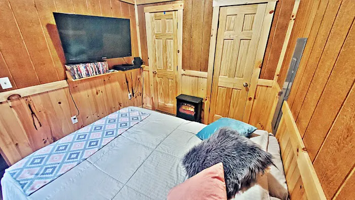 Quick Accommodations, Tours & More Picture 3