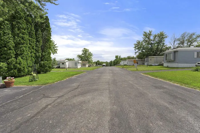 Holiday Terrace Mobile Home Community Picture 6