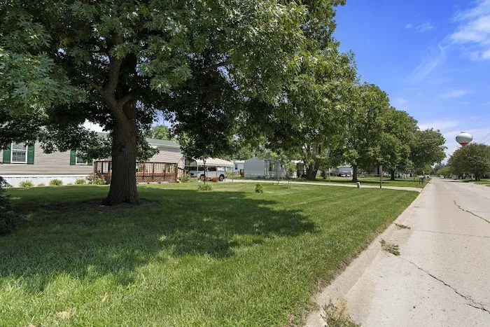Earlham Mobile Home Community Picture 3