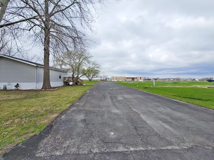 Earlham Mobile Home Community Picture 4