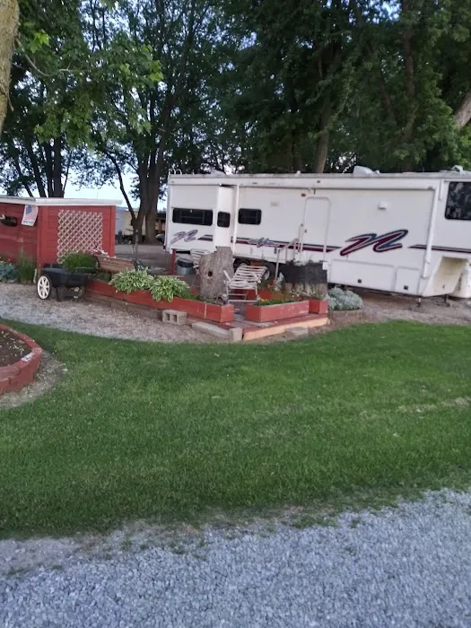 Smokey's Mini Lake Campground Picture 1