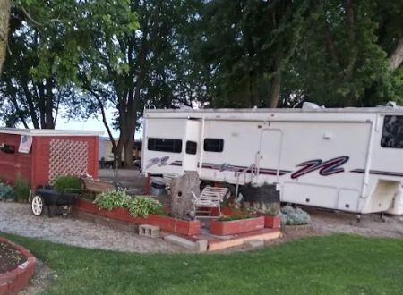 Smokey's Mini Lake Campground
