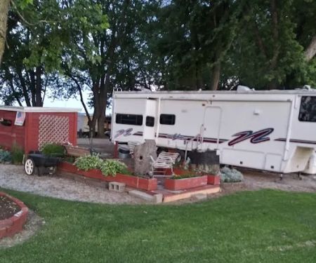 Smokey's Mini Lake Campground