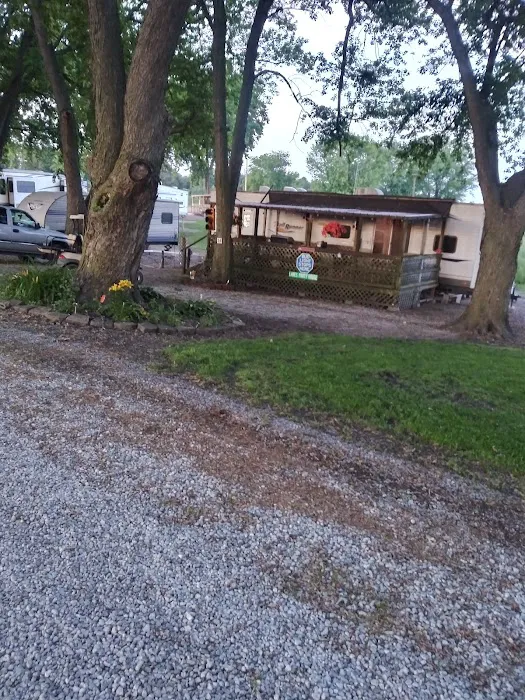 Smokey's Mini Lake Campground Picture 5