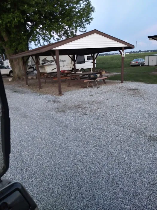 Smokey's Mini Lake Campground Picture 4