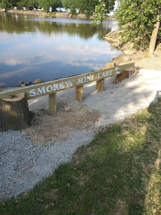 Smokey's Mini Lake Campground Picture 2