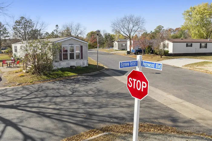 Lakeshore Terrace Manufactured Home Community Picture 4