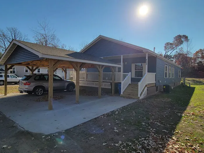 Suburban Mobile Home Park Picture 3
