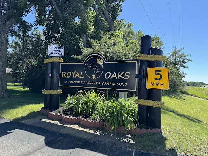 Royal Oaks RV Resort Picture 3