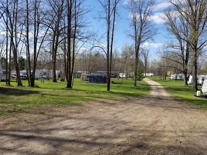 Riechen's Seasonal RV Park Picture 4