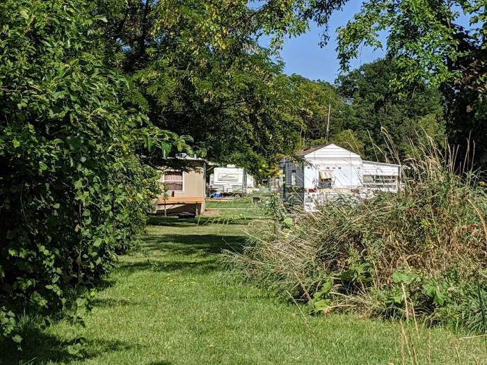 Floro's Campground and Marina Picture 6
