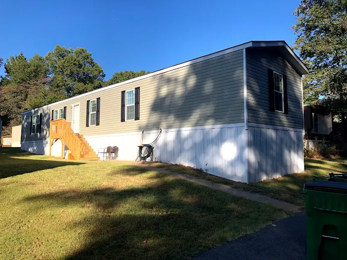 Queen's Grant Mobile Home Park Picture 5